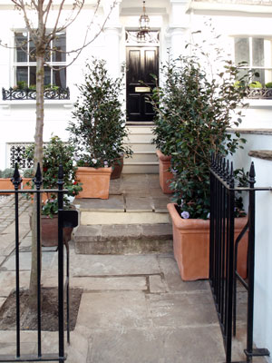 Finch-front-entrance,-pots-paving